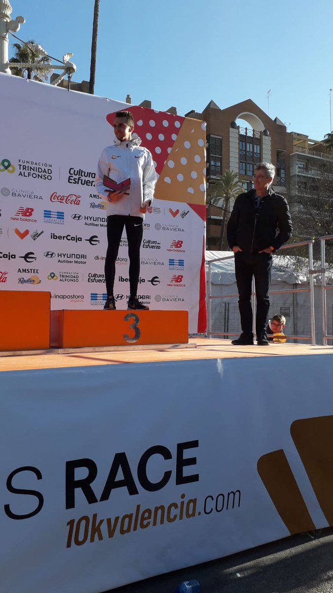ibercaja's tweet photo. 🙌¡Espectacular #10KValencia2020!🙌 
La primera gran prueba del año ha sido todo un récord. 😱

📌 Rhonex Kipruto (26:24) bate el récord del mundo de 10k
📌 Julien Wanders renueva su récord de Europa con 27:13

Enhorabuena a todos los participantes, ganadores y organización! https://t.co/K6WLzw46SO