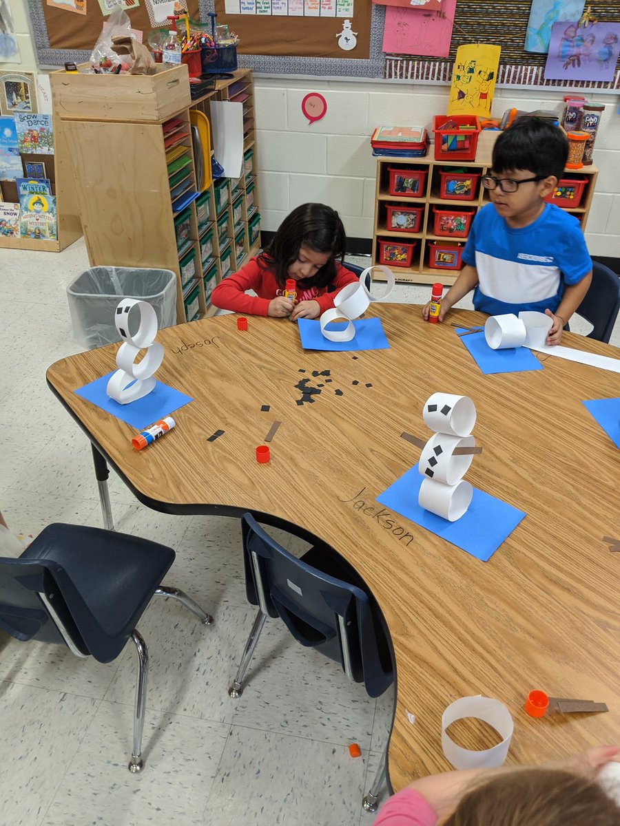 MrsRoberts_511's tweet photo. We finished our week with some STEM lessons.  Melting ice with warm water, three dimensional snowmen, and inside v. Outside temperature on ice @Hasty_Huskies  #BeDoHaveGive #HastyPreK #PrekSTEM4 https://t.co/eYxP6ecJJy