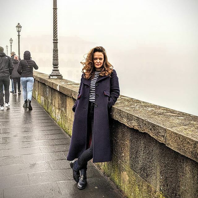 MonBretonLondon's tweet photo. "I thought we were going to see the Arno." Channeling A Room With A View's Lucy Honeychurch in Florence - before the 24 hour fog delay. #henryjames #bighair #itsthehumidity #stripes https://t.co/gy1hwsw3jK https://t.co/ifXZaz4NP0