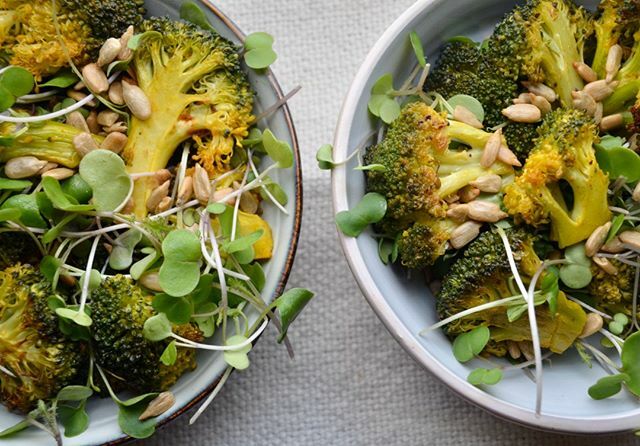 upwardfarms's tweet photo. Spice rubbed roasted broccoli with sunflower seeds and mighty microgreens. ⠀⠀⠀⠀⠀⠀⠀⠀⠀
⠀⠀⠀⠀⠀⠀⠀⠀⠀
#winterbowl #vegan #spicy #roastedveggies #farmtotable #microgreens https://t.co/UL2EBf5DZH https://t.co/dlHXLuEYOD