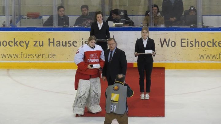 nordstroem_33's tweet photo. This was my 27th and last game playing for the U18 national team representing Denmark🇩🇰 I’m so proud to finish the tournament by standing on the red carpet not only one, but two times. I was awarded the best player of the game against Team France and MVP for Team Denmark🇩🇰 https://t.co/qEjHcPwFCf