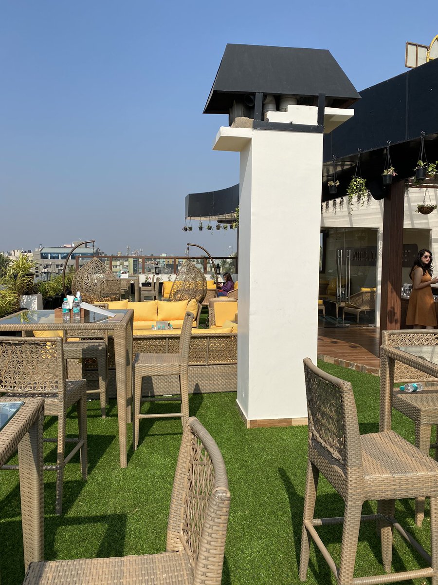 mishra_baibhav's tweet image. Amazing amazing time at the new #CafeSundowner . Has to be the most beautiful place in #Bhubaneswar to enjoy the evening and have a great drink !👏🏻
#Foodraid #FoodFindo