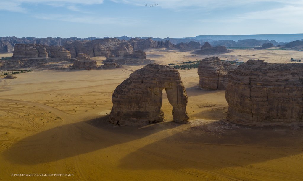 #جبل_الفيل التحفة الطبيعية التي تزين صحراء #العلا الساحرة
📸 عبدالله العيدي
#زوروا_السعودية