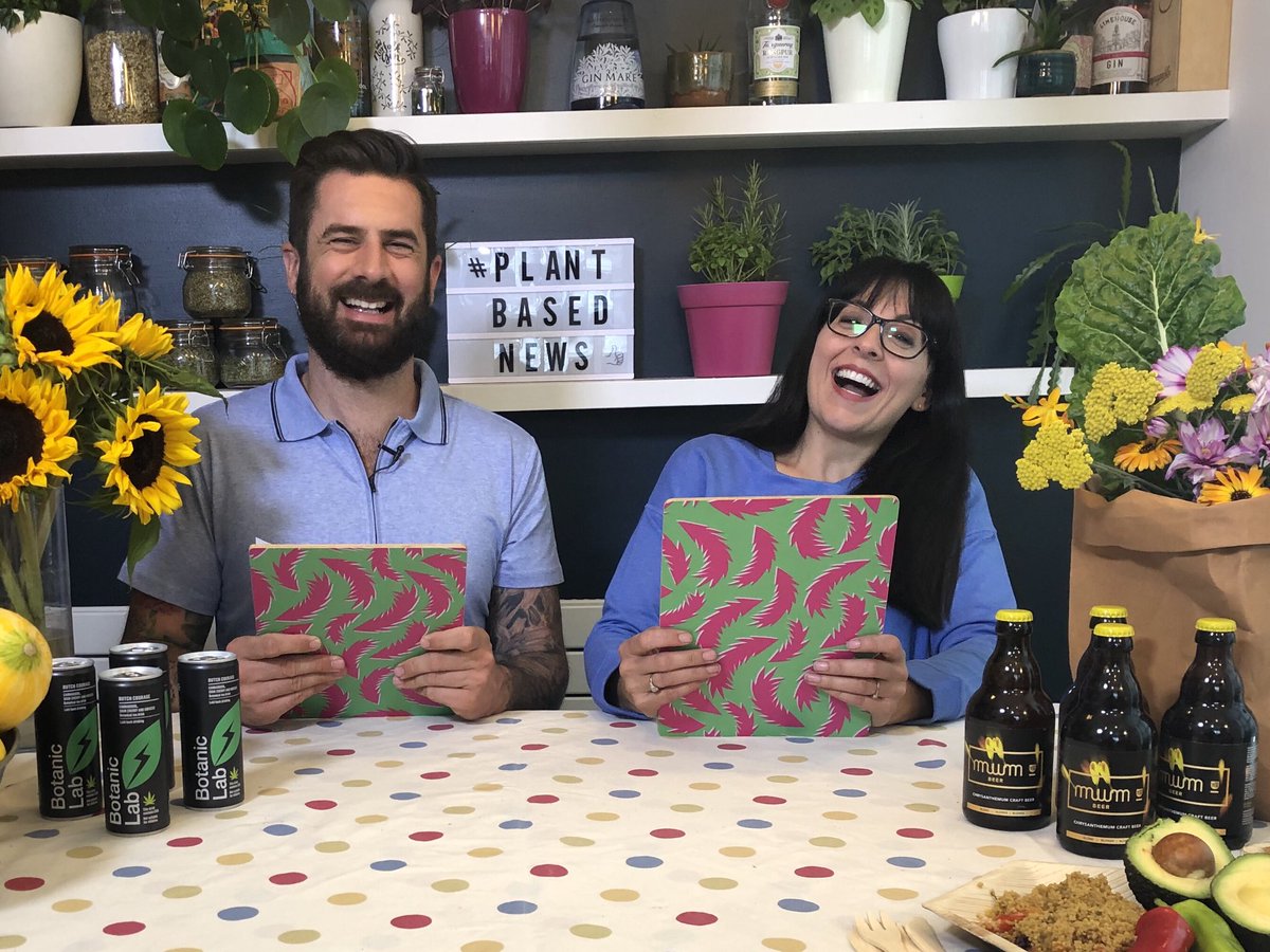 plant_based_pod's tweet photo. 7pm TONIGHT! ๐จ Meet your plant based news anchors @mr_plantgeek & @EllenMaryGarden for the latest in the plant world...subscribe to our @YouTube Channel to be the first to watch!
https://t.co/rQ4nyG0Qy2
#pbptv #plantbasedtv #peoplethatloveplants #plantbased #news #newsanchor https://t.co/c1K7156EeK