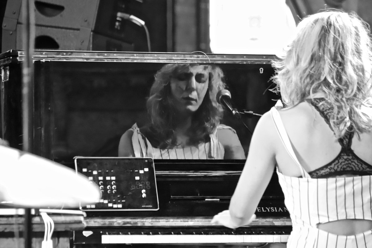UrbaniteSpacem1's tweet photo. Garance and the Mitochondries, @Daylight_Music @UnionChapelUK 16.6.18. https://t.co/LdMQF6D289