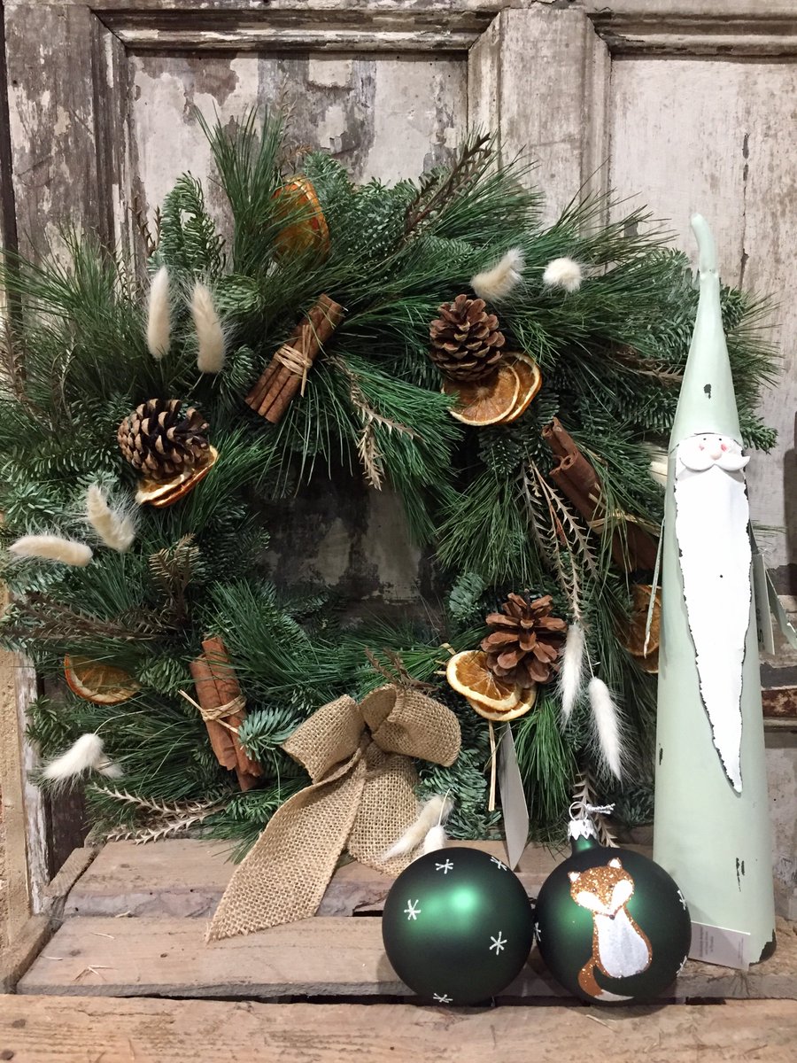 Hope you all had a lovely Christmas and New Year #festiveseason #redsandgolds #amarylis #alltheflowers #localflorist