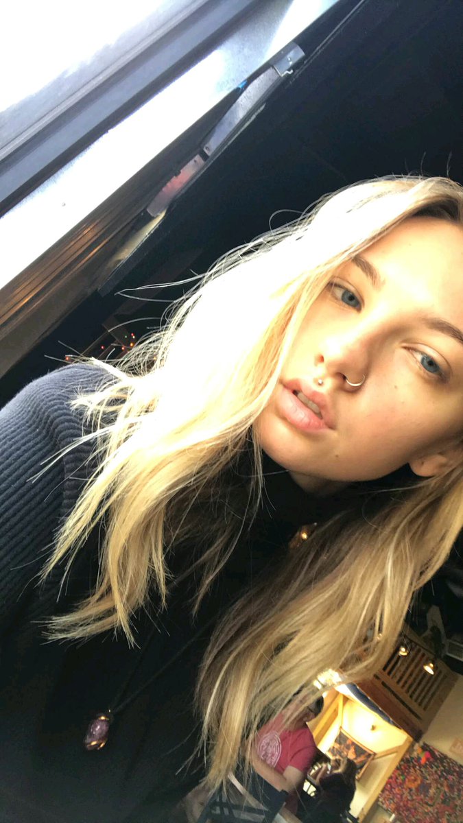 SVendix's tweet photo. Hi, I'm new here. I hope I can find some friends and someone who can take care of me💖😘
#sugardaddieswanted #malesubmission #pierced #mistress
#seekingforfriends #sugarbaby #sugarbabylife #nudistgirl #crazy #crazygirl https://t.co/lVNxWqzETh