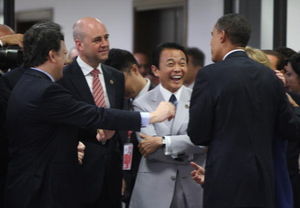 麻生太郎の子供 息子 の嫁は政治家で優理子 披露宴と大学と何人 芸能人子供と息子と娘特集