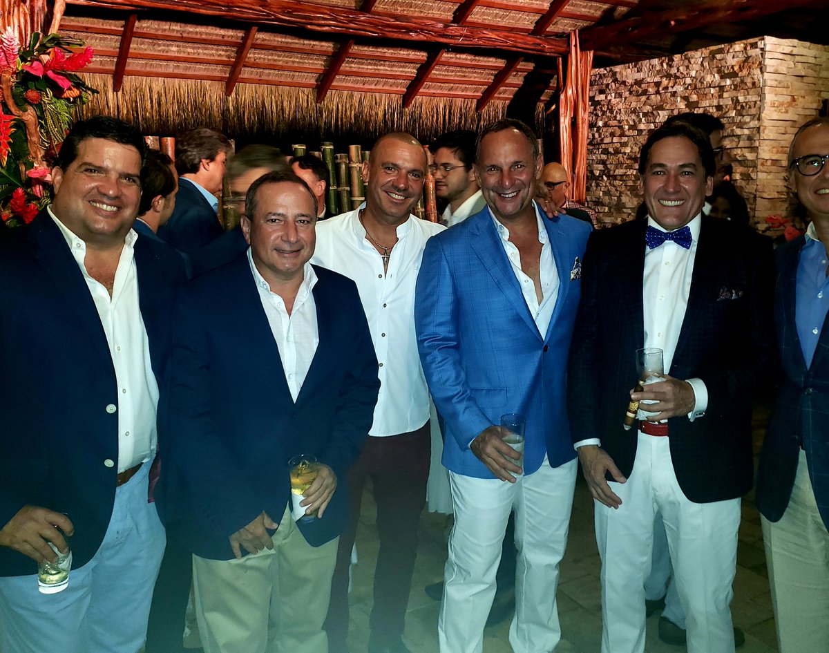 jxbenedeti's tweet photo. Felicidades pana querido #edcor!!!! https://t.co/gQsbmjXShe
