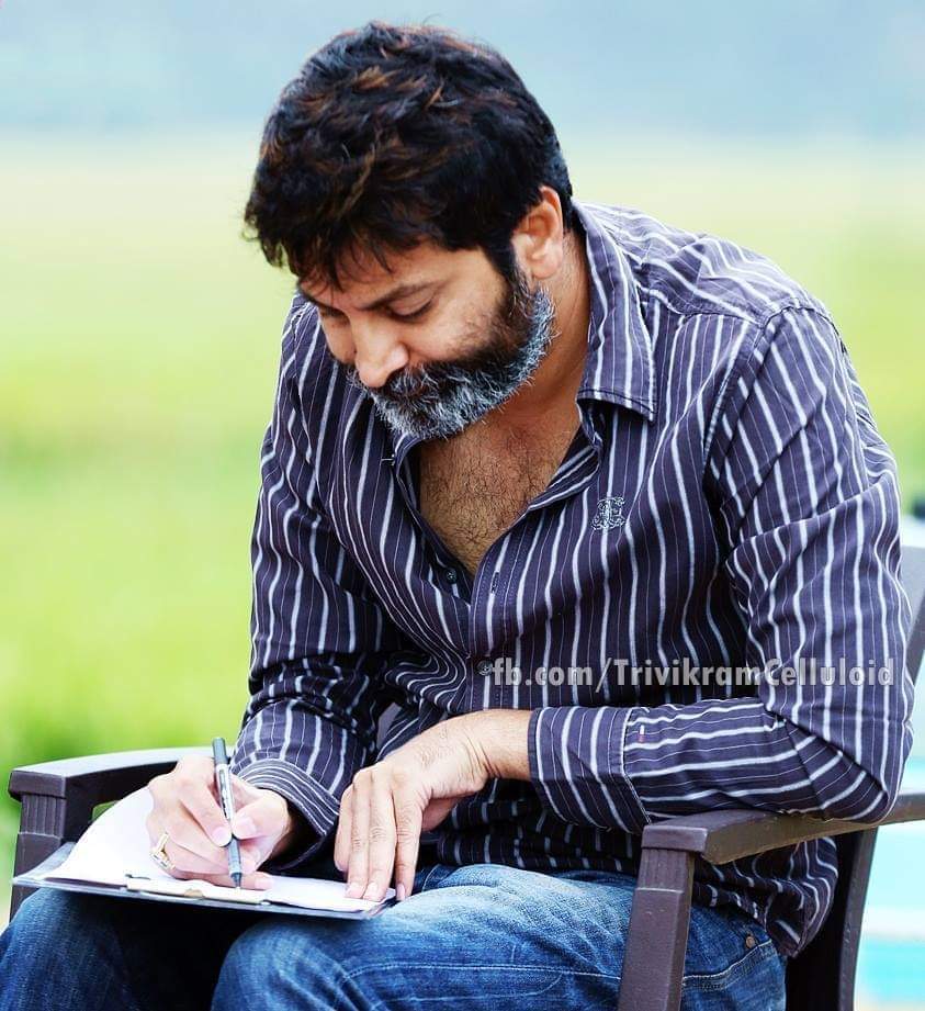 SrikanthSiddh10's tweet photo. " ఆడవాళ్ళు పరాయి ఇంటి నుంచి వచ్చినవాడిని మొగుడు గా అంగీకరించగలరు కానీ , తమ కడుపున పుట్టిన వాళ్ళకి వేరేవాళ్లు పోటీ వస్తే తట్టుకోలేరు "
#Trivikram 👌🙏
#AlaVaikunthapurramulo
#AlaVaikunthapuramuloo
#AlaVaikuntaPuramLo
#AlluArjun
#AVPLFestFromToday https://t.co/YAo5p7udKh