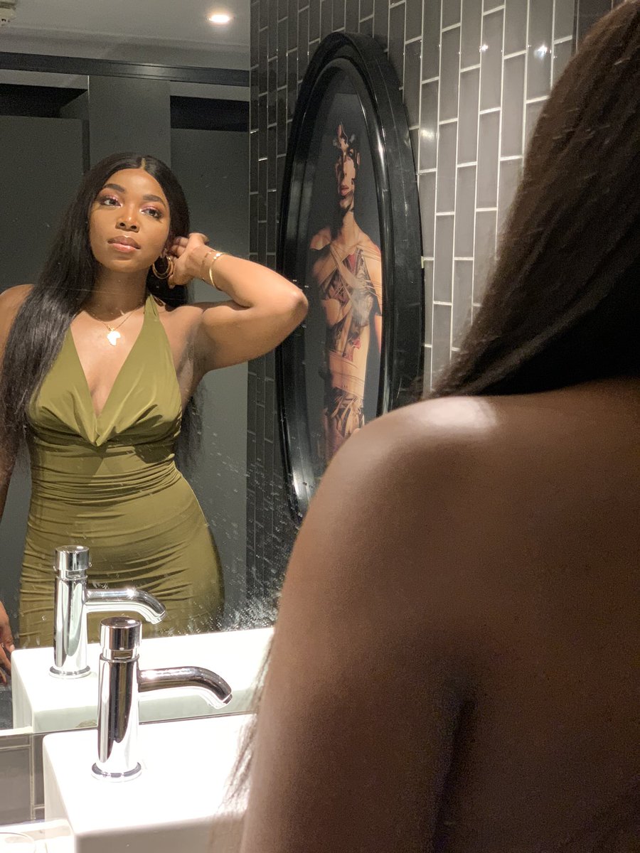 I_Veronica_'s tweet photo. Interrupting your timeline to tell you I look cute. https://t.co/sFHP0wSHXT