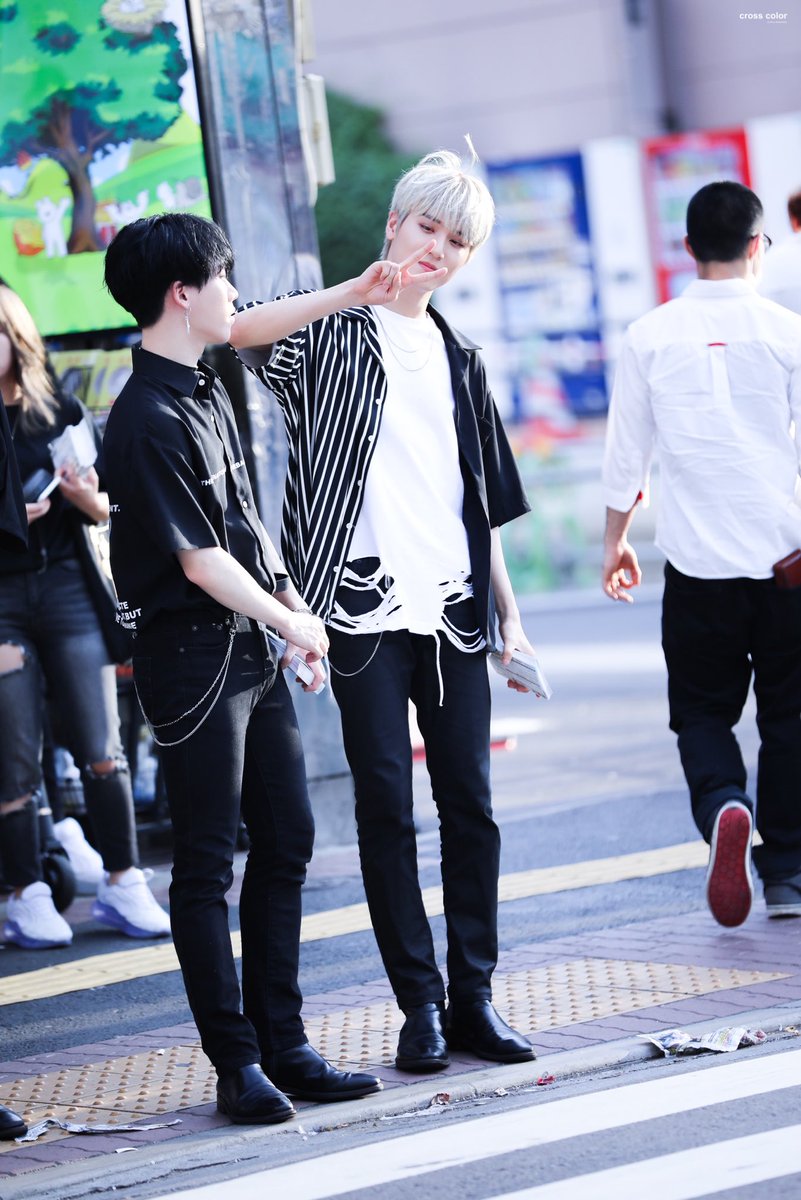 cross_color_'s tweet photo. 🎉 오늘 밤 주인공은 정원철🎶❤️
항상 너무 너무 고마워💙
#HAPPYWONCHEOLDAY #원철아생일축하해
#마이스트 #원철 #정원철 #MYst #WONCHEOL #マイストゥ #ウォンチョル
@Onefe112 @5MY_st https://t.co/5rNkGc2HgA