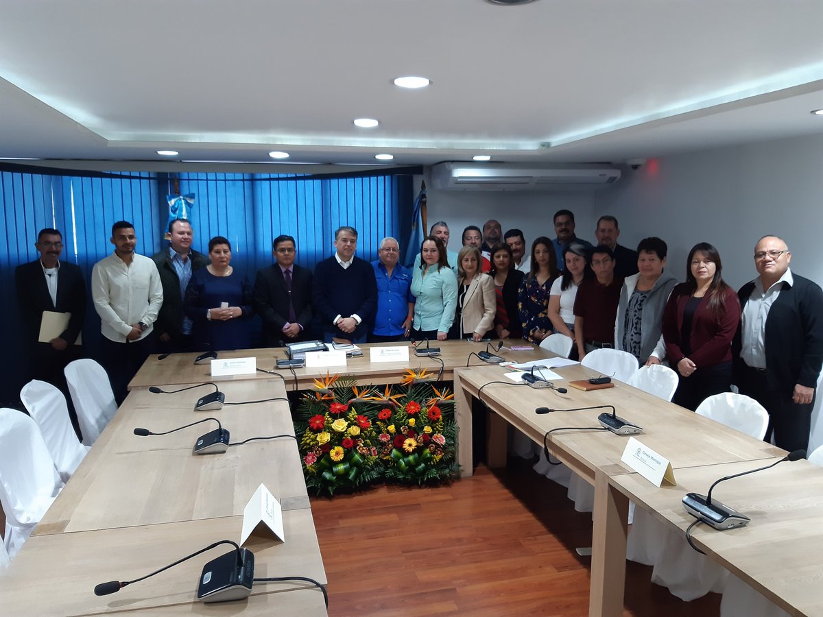 MuniVillaNueva's tweet photo. Hoy se entregó información administrativa-financiera de la comuna a los concejales actuales y cuatro de los electos, para cumplir requerimiento de la Contraloría General de Cuentas, Acuerdo A107-2020. @EdwinEscobarGT https://t.co/GeSgAorXpx