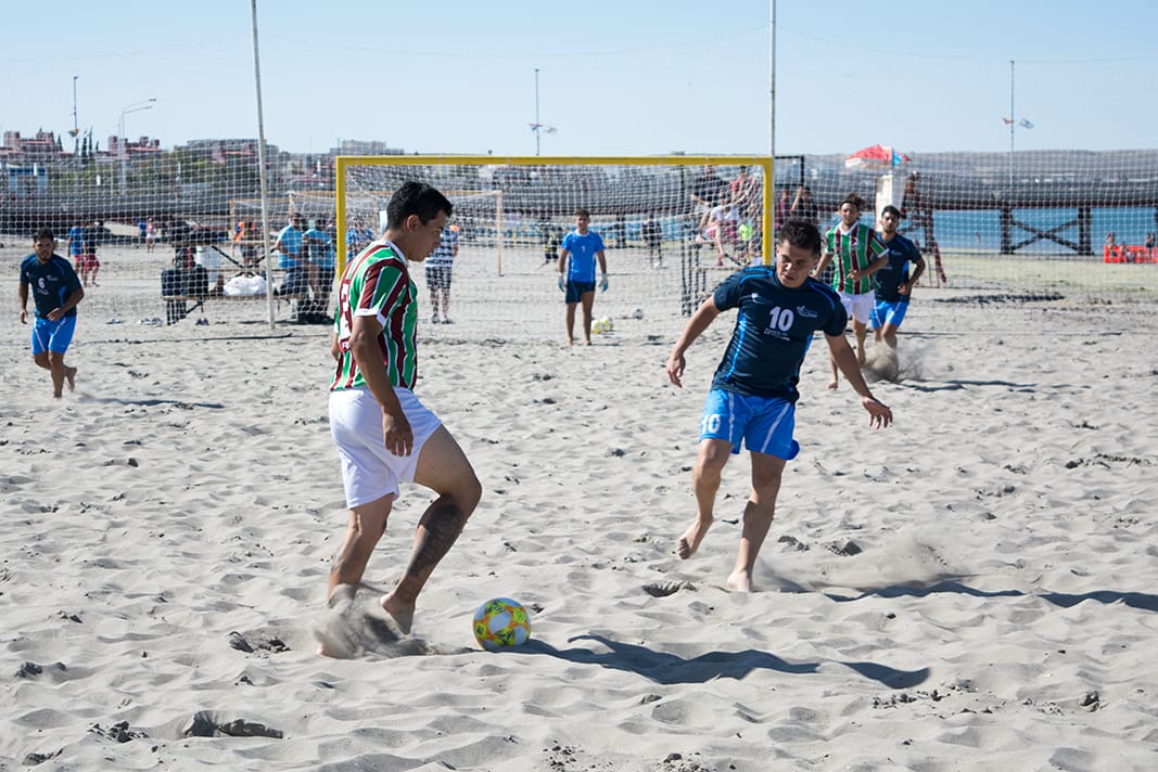 diegotemadryn's tweet photo. Domingo #Madryn SUGERENCIA.
10.30hs. #Futbolplaya .Después ir a la Playa (Te va costar elegir son una más linda que la otra) 19hs Apertura #Teatrazo 21hs #MadrynComestible  #Lamaslinda lejos. https://t.co/rl0RdUnx42