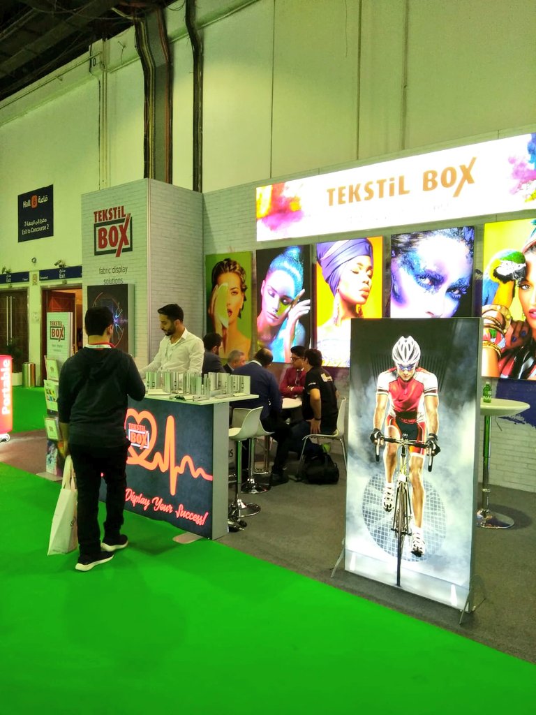 tekstilbox's tweet photo. 2020'nin ilk fuarı SGI Dubai'den merhaba.🙋 Üç gün boyunca devam edecek olan SGI Dubai'de 6-C41'deki standımıza bekliyoruz.✨
#DisplayYourSuccess #TekstilBox #SgiDubai2020 #SgiDubai #textilebox #lightbox #dijitalbaskı #reklam #exhibition #textileframe #ledbox #lightframe #led https://t.co/bPqXhtqXD7