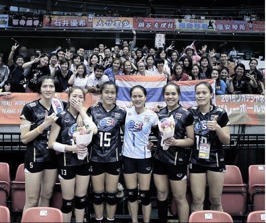 undersky_a's tweet photo. คนที่โตมากับ6เซียนจะเข้าใจความรู้สึกนี้อ่ะ กลั้นน้ำตาไม่ไหวเเล้ว 12ปีที่พวกเค้าพยายามกันมาเพื่อไปโอลิมปิก  #วอลเลย์บอลหญิง https://t.co/Kl5chVuMEK