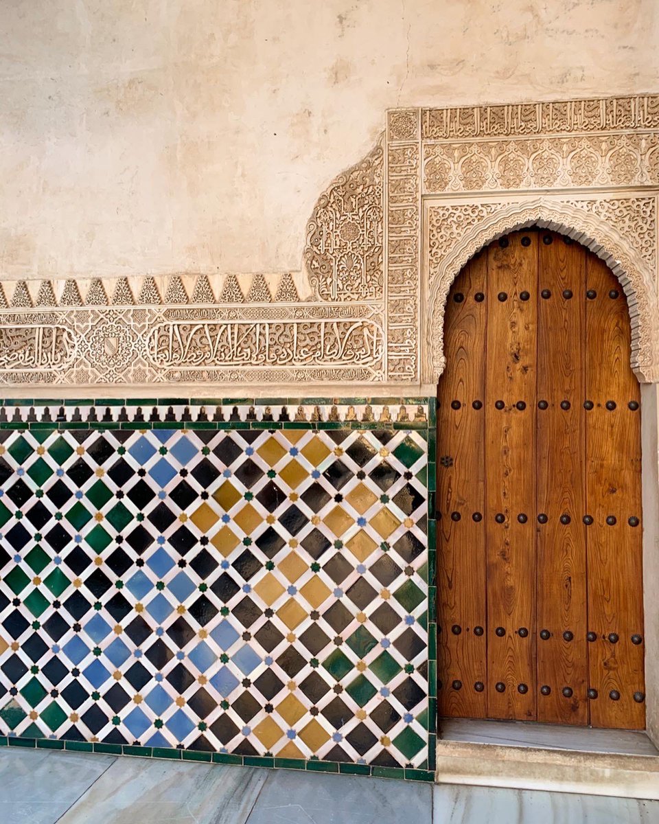 IsabellaMNoble's tweet photo. At the magical Alhambra first thing for @lonelyplanet #lpinspain #alhambra #granada #lp https://t.co/8uxOvJh6Oz