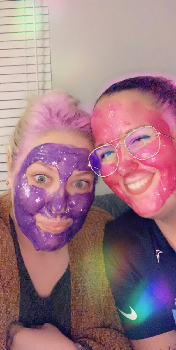 missy_jean_'s tweet photo. Her lipstick and glasses though ๐ #facial #babyhair #nomole #itwonthurt #youloollikeagalaxy @KayC_8 Iโm still laughing ๐ https://t.co/kmHTDxk79t