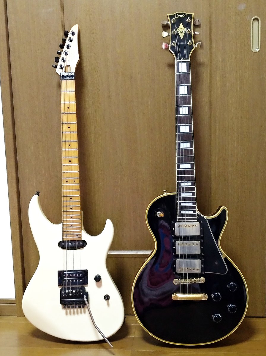 kyonosuke517's tweet image. 我が家のGreco達。86年製? BOMBARDシリーズ BOM-65Gと、83年製? EGC57-60。
BOMBARDは、24F/ジャンボフレット/フラット指板/アーム等、全て兼ね備えているので今でもお気に入り！
レスポールは、「弾いてくれるなら」と言うことで知人より譲り受けたもの。

#Greco
#BOMBARD