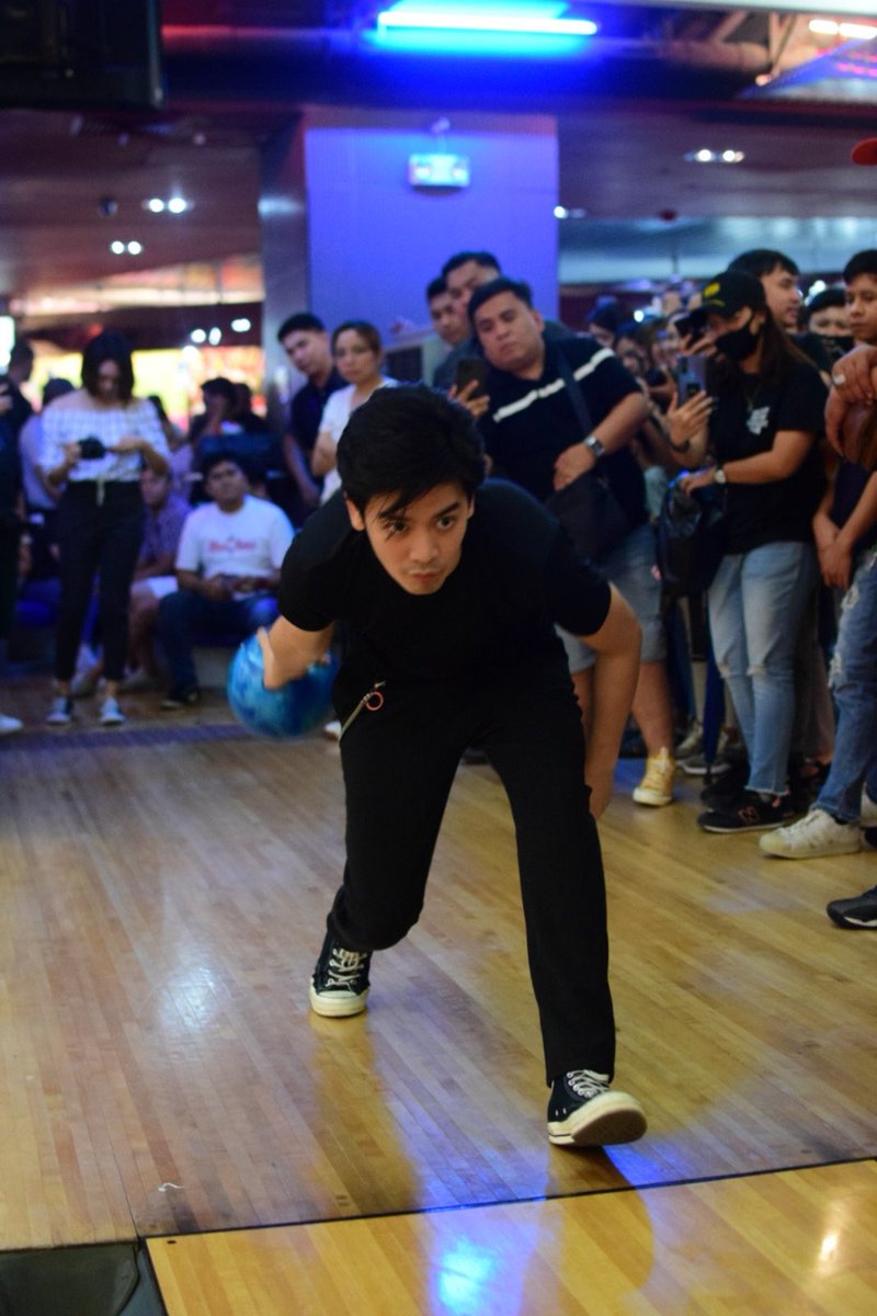 We couldn't count how many strikes Joshua Garcia did in tonight's #BlockZRunTogether bowling match here at SM Bowling North EDSA!
