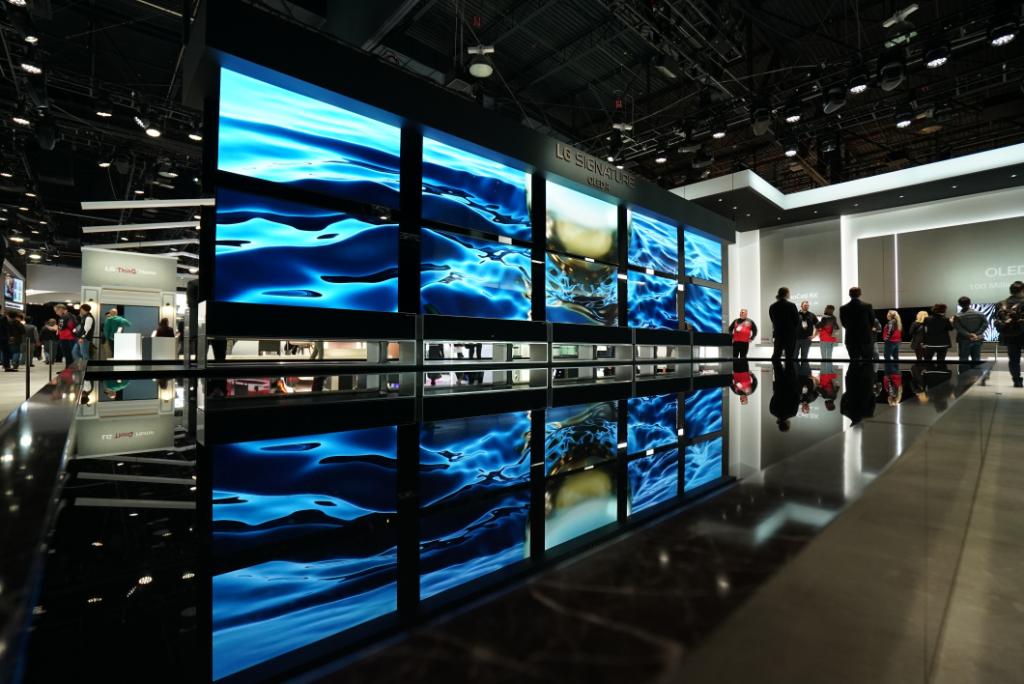 lg_colombia's tweet photo. 😱Simplemente sorprendente 😱. Conoce la majestuosidad de los nuevos Televisores LG OLED RX presentados en el #CES2020 📺✨
#LGCES2020 #CES https://t.co/X1T4nhsAlt