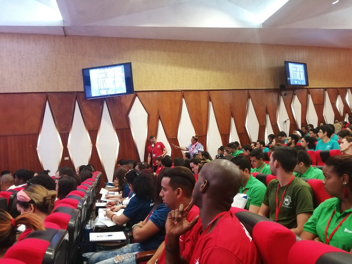EveLopezLeon's tweet photo. #11CongresoUJC "Conquistar nuevas almas con nuestras armas" expresó el 1er Sec PCC en La Habana, Luis Antonio Torres Iríbar en la Asamblea de Balance de la UJC de Plaza de la Revolución. #LosJovenesNoFallaremos @11ujc @SecUJCuba @UJCuba @YunielLabacena @UJC_ICRT @CubaONEI https://t.co/J0UgN3aAzj