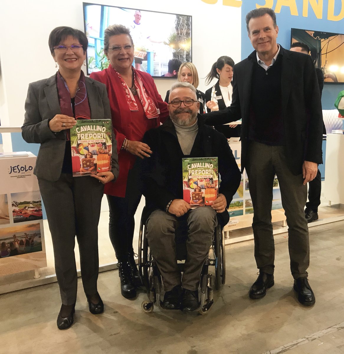 Con il nostro caro amico Roberto Vitali di @Villageforall al nostro Stand a Stoccarda <a href="/ADAC/">ADAC</a> <a href="/PiNCAMP_DE/">PiNCAMP</a> <a href="/Messe_Stuttgart/">Messe Stuttgart</a>