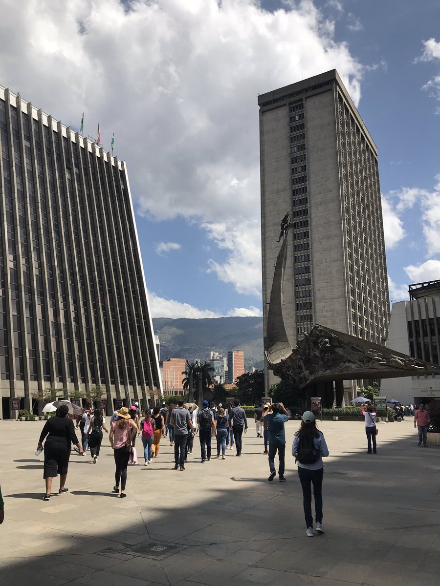 El grupo de Latinoamerica de @WBG_Cities paso una fantástica semana de entrenamiento conociendo proyectos e instituciones de <a href="/GobAntioquia/">Gobernación de Antioquia</a> <a href="/AlcaldiadeMed/">Alcaldía de Medellín</a> y <a href="/alcaldiabogotau/">Alcaldia Bogota</a> gracias <a href="/anibalgaviria/">Aníbal Gaviria Correa</a> <a href="/acimedellin/">ACI Medellín</a> <a href="/EDUMedellin/">Empresa de Desarrollo Urbano - EDU</a> <a href="/PerezJaramilloA/">PerezJaramilloArq</a> <a href="/uandes/">Uandes</a> y todos que lo hicieron posible