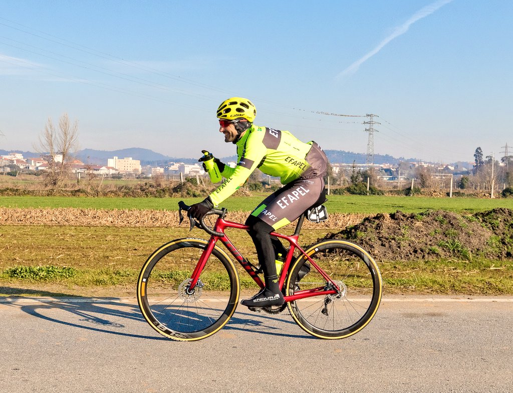 Tiagomachado85's tweet photo. Quantos likes merece a nova maquina da @EFAPEL_ciclismo 😻
#EFAPEL #YellowTeam2020 #aldeiasdoxisto #Ecomobile #Fullracing #PRIO #prozisathletes #prozis #exceedyourself #catlike #polisport #bkool #fullwear #veloflex #zeksa #aguasdovimieiro #intermarcheOvar #grandehoteldoluso https://t.co/LfYZSkLsEs
