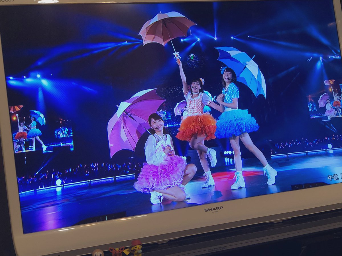 YOSOROnoYOU's tweet photo. 自宅で観賞会なう(^^)
自分が実際に現場に行ったライブだからこそ思い入れが強いのだ😂❗️
良き曲ばかりだ🤪🤪🤪

#ラブライブ
#5thライブ
#ネクストスパークリング
#宅飲み
#自己満ライブ観賞 https://t.co/Q4bCQjxHyr