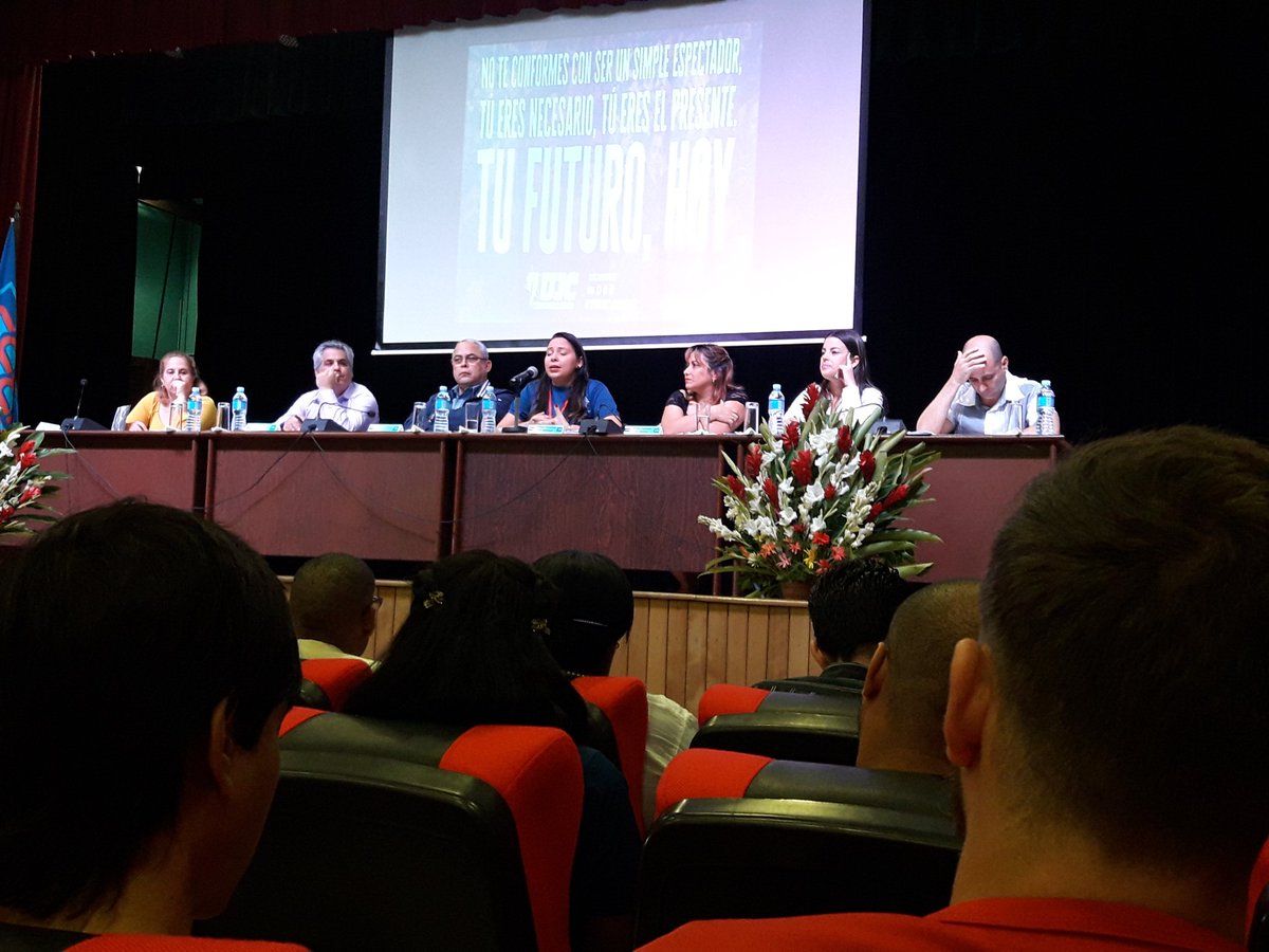 YunielLabacena's tweet photo. Comenzó la Asamblea de balance 11no. Congreso de la @UJCuba del municipio Plaza de la Revolución. Susely Morfa González, @SecUJCuba, y Luis Antonio Torres Irībar, primer secretario del Partido en La Habana, acompañan a los delegados en está importante cita. #SomosCuba @DiazCanelB https://t.co/uLWayktWbK
