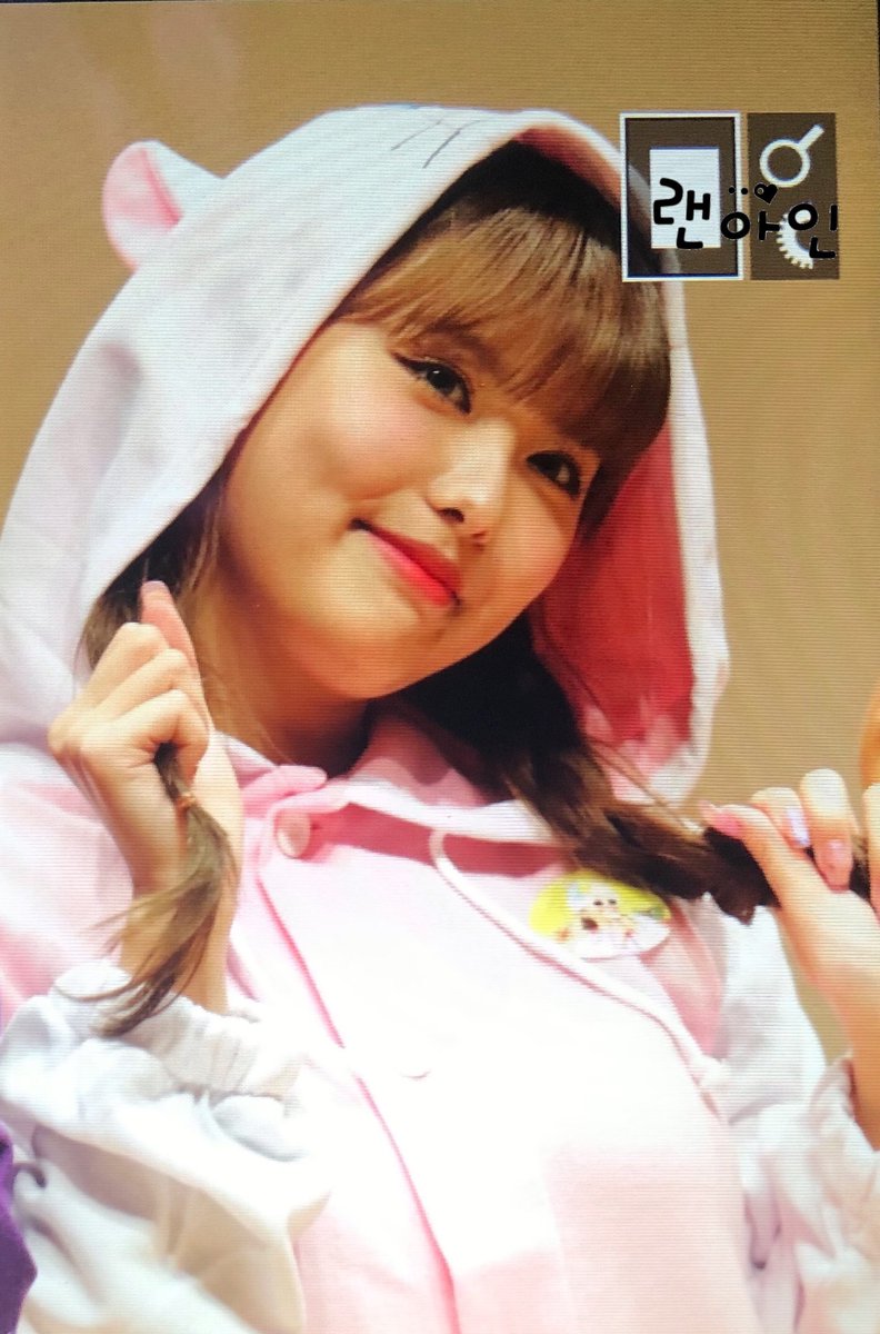renahin___'s tweet photo. 200112 모모랜드 팬사인회

#모모랜드 #MOMOLAND #モモランド #아인 #AHIN #アイン @OfficialMMLD https://t.co/s1ZtGnbu0W