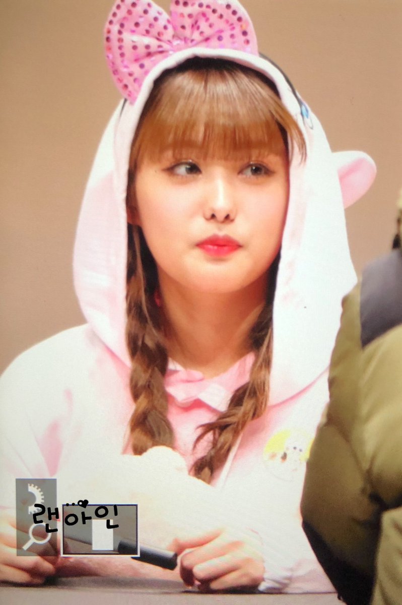 renahin___'s tweet photo. 200112 모모랜드 팬사인회

#모모랜드 #MOMOLAND #モモランド #아인 #AHIN #アイン @OfficialMMLD https://t.co/s1ZtGnbu0W