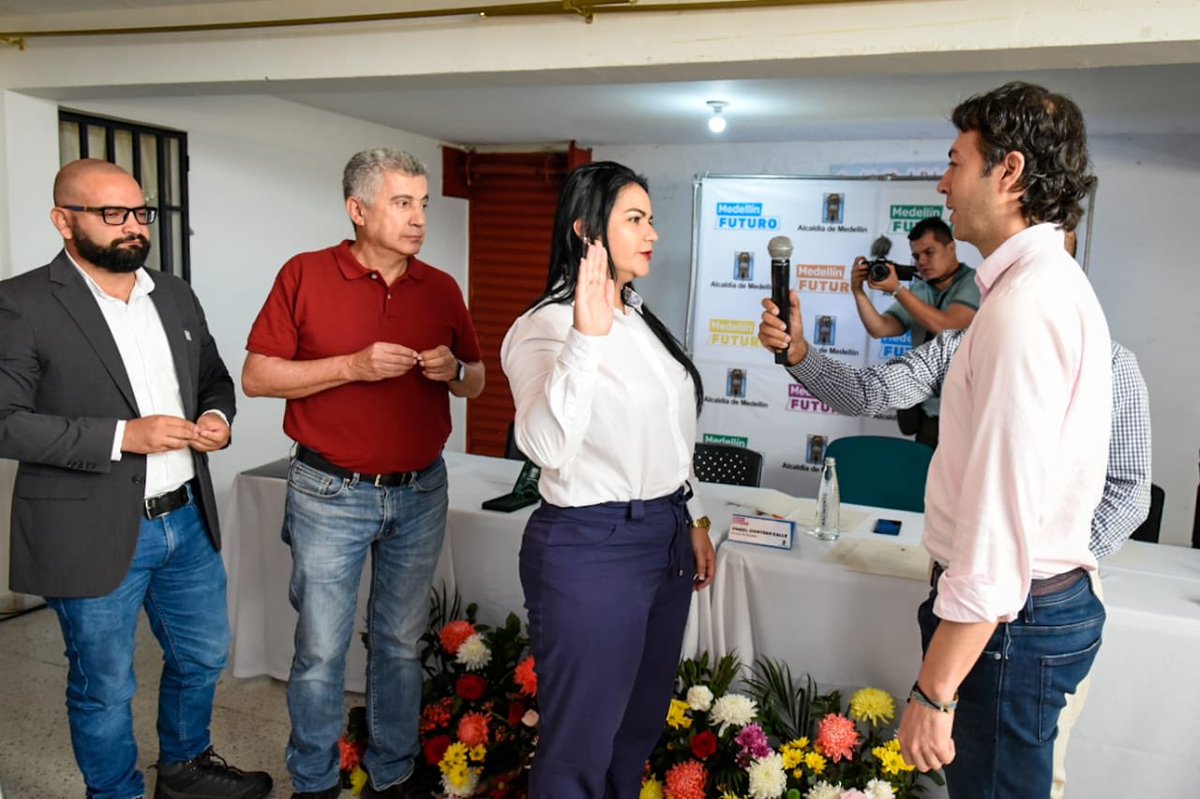 QuinteroCalle's tweet photo. Desde muy temprano estamos recorriendo los corregimientos para posesionar a los ediles de nuestra ciudad. #MedellínFuturo es para todos. https://t.co/WvgJAEf2pT