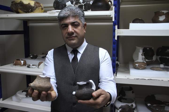 Ahmet_Denge_'s tweet photo. BİNGÖL'DEN TARİH FIŞKIRIYOR
NÖRİK HÖYÜK'TE 4 BİN 500 YILLIK BİBERON 
Norik Höyük'te yapılan kazılarda 4500 yıllık biberonlar bulundu. 
Kazı çalışmalarında bulunan küçük bir testiyi andıran üç objenin 4500 yıllık geçmişe sahip Erken Tunç Çağı'na ait biberon olduğu belirlendi. https://t.co/DDlm31RO9K