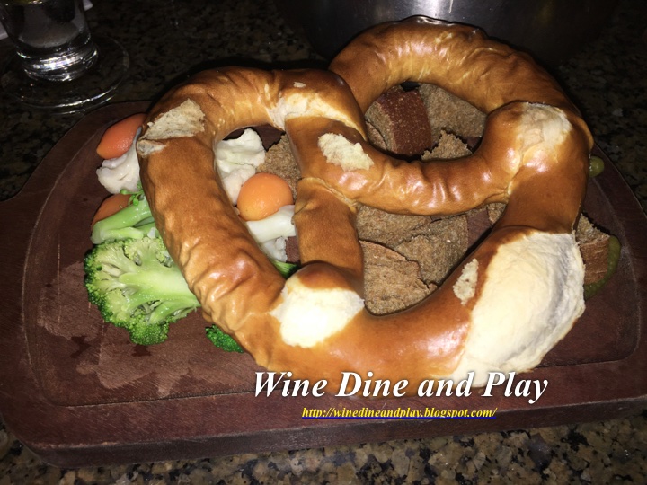 WineDinePlay's tweet photo. The second review of @TheMeltingPot in @StPeteFL
Pictured: #pretzel and other sides
Link:
https://t.co/08yL5xqKiQ
@DiscoDavid9 @foodpornsocial @foodpporn @foodfriendsfri @ulkucumedyacom @TheFoodConch @TheRealRvw @PiknikMedia @SmashingNosh #smashingnosh @garyjberry @Coolmon2009 https://t.co/ixth353KPt