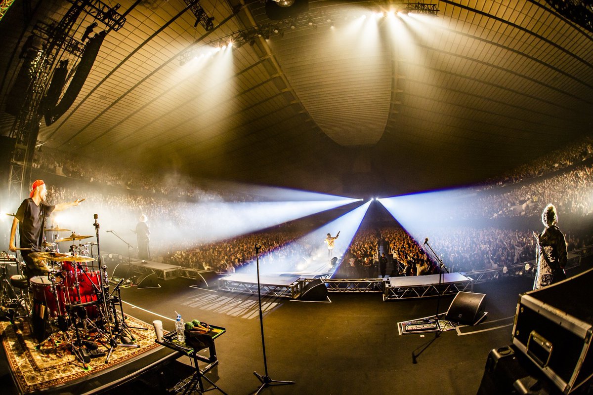 super_beaver's tweet photo. 【#ラクダ放題 】

「都会のラクダ ″ホール＆ライブハウス+アリーナ″ TOUR 2019-2020 ～スーパー立ちと座りと、ラクダ放題～」

国立代々木競技場第一体育館

歩みの最先端に過去一番の光景があったこと本当に嬉しく思います！

2020年最高の幕開け！
今年も沢山会いましょう！
photo by @cazrowAoki https://t.co/NlhBf2DOuP