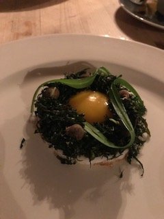 akentishkitchen's tweet photo. Well, @MarinaOLoughlin was right (of course). @RedLionStod is doing some offbeat and interesting (and tasty) stuff. Great fun, lovely staff, relaxed vibes. Go! Pics: duck egg/cabbage; salsify + chanterelles; pheasant; lemon curd doughnuts, juniper marshmallow choc pudding 👍 https://t.co/uGKCSzIN3I