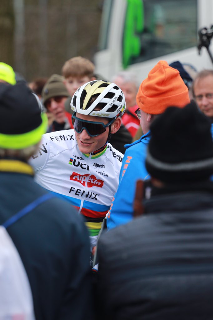 jaccoquist's tweet photo. Eén man domineert #NKveldrijden #nkcross #Rucphen2020 weinig verrassend! Op naar de elite dames! https://t.co/Tp0opIF11f