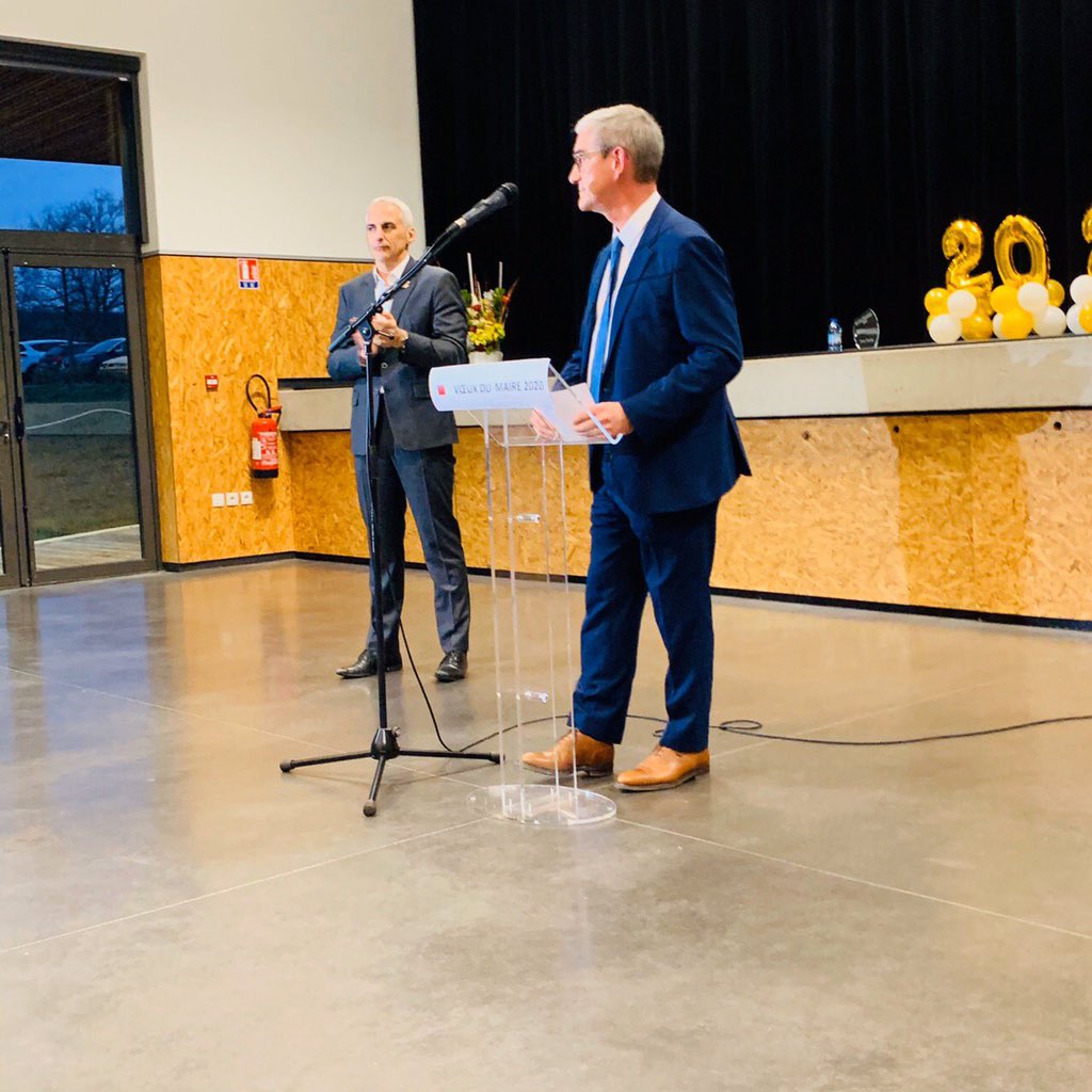 Jean_LucFUGIT's tweet photo. Beaucoup de monde à cérémonie de vœux de #Orlienas Merci au Maire Thierry BADEL pour son invitation qui m’a permit de présenter mes vœux à celles et ceux que j’ai l’honneur de représenter à l’@AssembleeNat! Des échanges nourris sur l’actualité ont suivi la cérémonie officielle... https://t.co/S23ysTOzAf