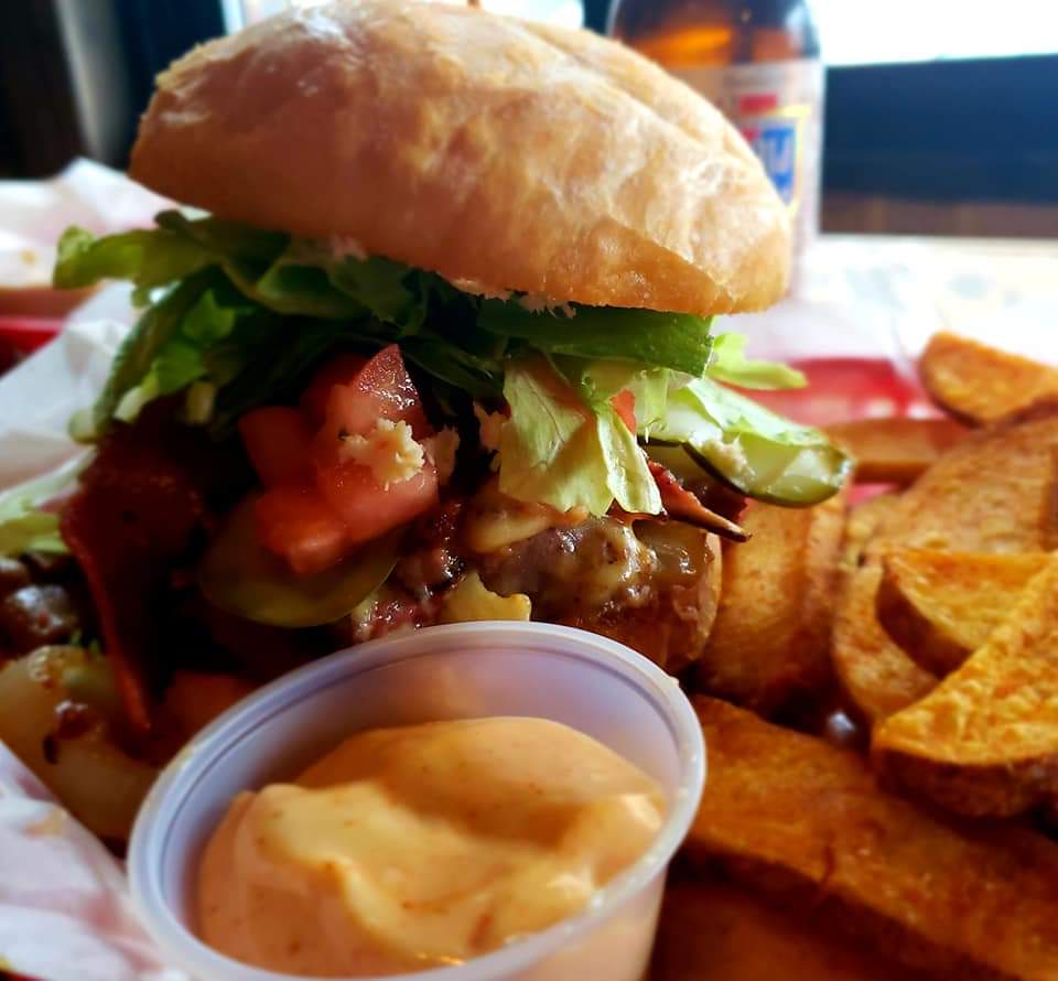 dtkirbys's tweet photo. Let's eat,!     Got all the GAMES TODAY 
https://t.co/PmCgddhj1E #nobaddays #eatbig #bellyupbroadcast #burgerjoint #divelife https://t.co/n44g79Ndnr