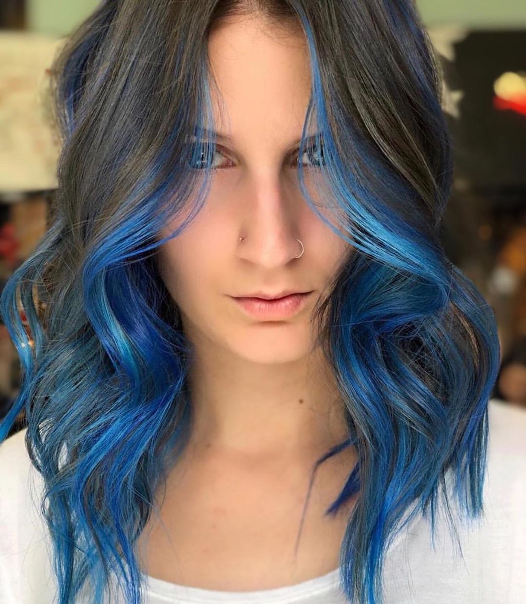 WellaEducation's tweet image. #Moneypiece changin' colors like tie-dye. 🤑 @byrequenaeco
.
#PROtip:
Does your client want to rock a fashion shade without the long-term commitment? #ColorFreshCreate is semi-permanent color &amp;amp; fades true-to-tone with each wash. Check out the full line on ProfessionalStore.com!