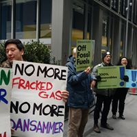 nycDSA's tweet photo. Monday night, Gov. Cuomo is holding a 💲💲💲 fundraiser and we'll be there demanding a #GreenNewDeal for New York + urging him to support Public Power—because democratically controlled power is key to transitioning to affordable, 100% renewable energy.
https://t.co/niBsLIom8E https://t.co/vCCBjz62Ns