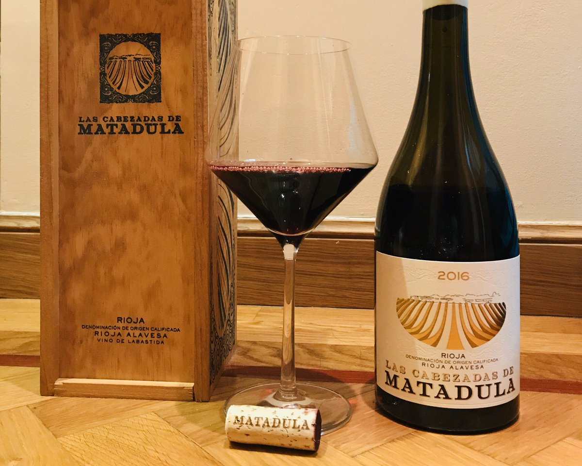 dime1vino's tweet photo. Seguimos abriendo #regalos de los #ReyesMagos🍷 Las Cabezadas de MATADULA, un #vino súper especial y con un #packaging precioso
#winelovers #wine #matadula #fincadelarica #maridajes #vinosespañoles #Dime1vino #recomendadordevinos https://t.co/r8Te1QEuPU