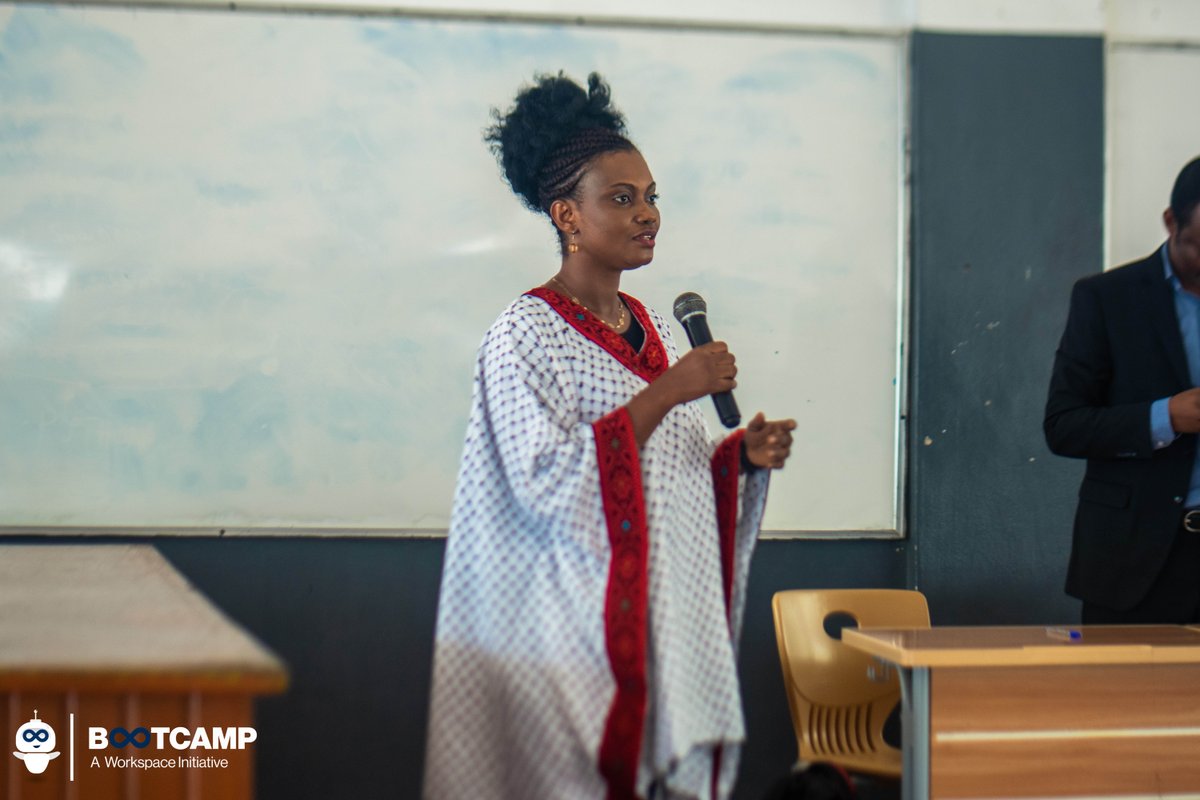 workspacegh's tweet photo. What a surprise it was when the IoT Hackathon Chairman gave away a kaftan to one of our judges - for the day - as a reward for her contribution to #STEM4G. No one saw it coming ๐คฉ๐. You love to see it๐ค.
#WSB20 https://t.co/VYih2Li3fI