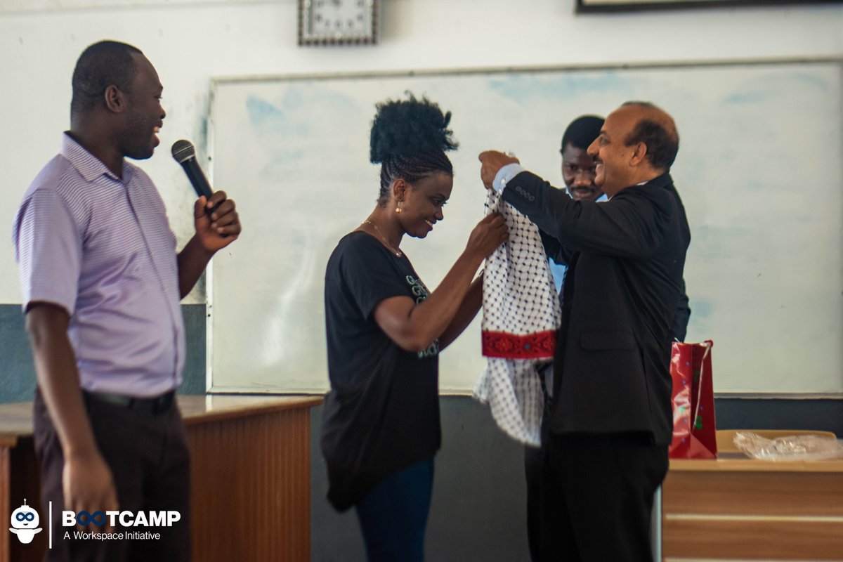 workspacegh's tweet photo. What a surprise it was when the IoT Hackathon Chairman gave away a kaftan to one of our judges - for the day - as a reward for her contribution to #STEM4G. No one saw it coming ๐คฉ๐. You love to see it๐ค.
#WSB20 https://t.co/VYih2Li3fI