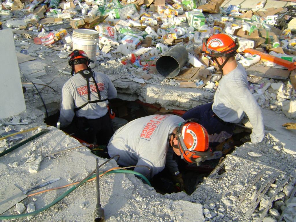 FLTF2USAR's tweet photo. Today marks the 10th anniversary of the 2010 Haiti earthquake. Today we remember the Haitian nation and the Haitian community in South Florida who were directly impacted by this tragedy. FL-TF2 had the honor of assisting the Haitian Government with life-saving humanitarian relief https://t.co/IiyXfLlOeD