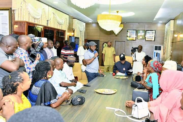 JideAinaa's tweet photo. #GYBConnect members led by the director @iryytruetalk met with His Excellency Alhaji Yahaya Bello to give him the feedback of their activities in connecting the government of kogi state with the grassroots.
This group have done well. https://t.co/bDCUa2cLQG