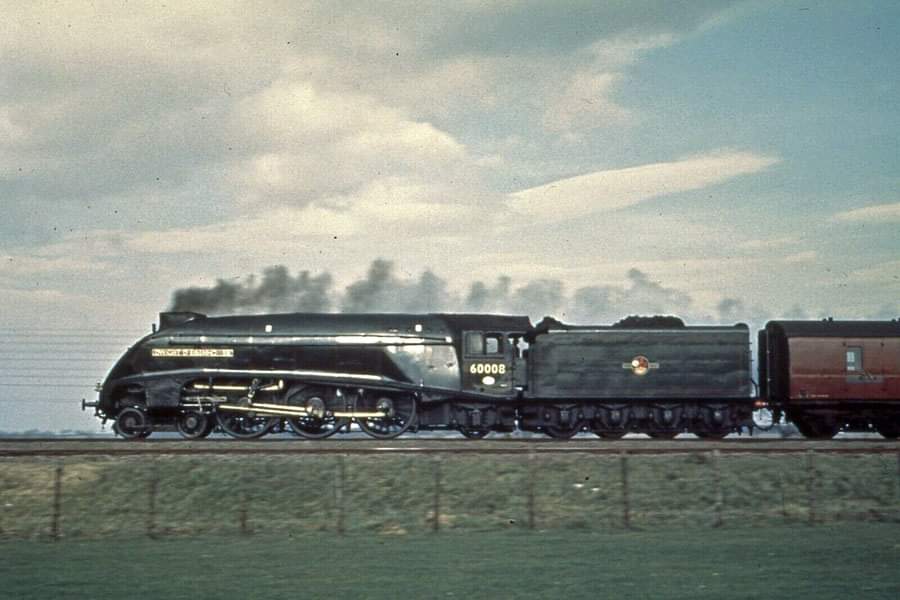 adipullenLNER's tweet photo. 60008 'Dwight D. Eisenhower' at Burton Coggles, Lincolnshire in 1961 📸unknown https://t.co/fxKLGq25bJ