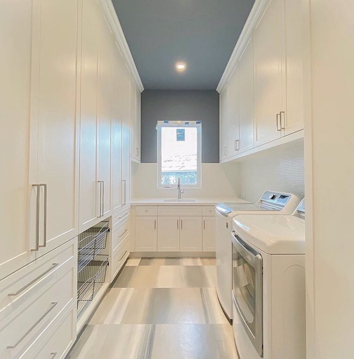 ClosetFactoryFL's tweet photo. There’s no reason your laundry room shouldn’t be as beautiful as the rest of your home! #laundryroom #laundryorganization #laundrystorage #customdesign #southflorida #fortlauderdale https://t.co/qEQS5qmCrB
